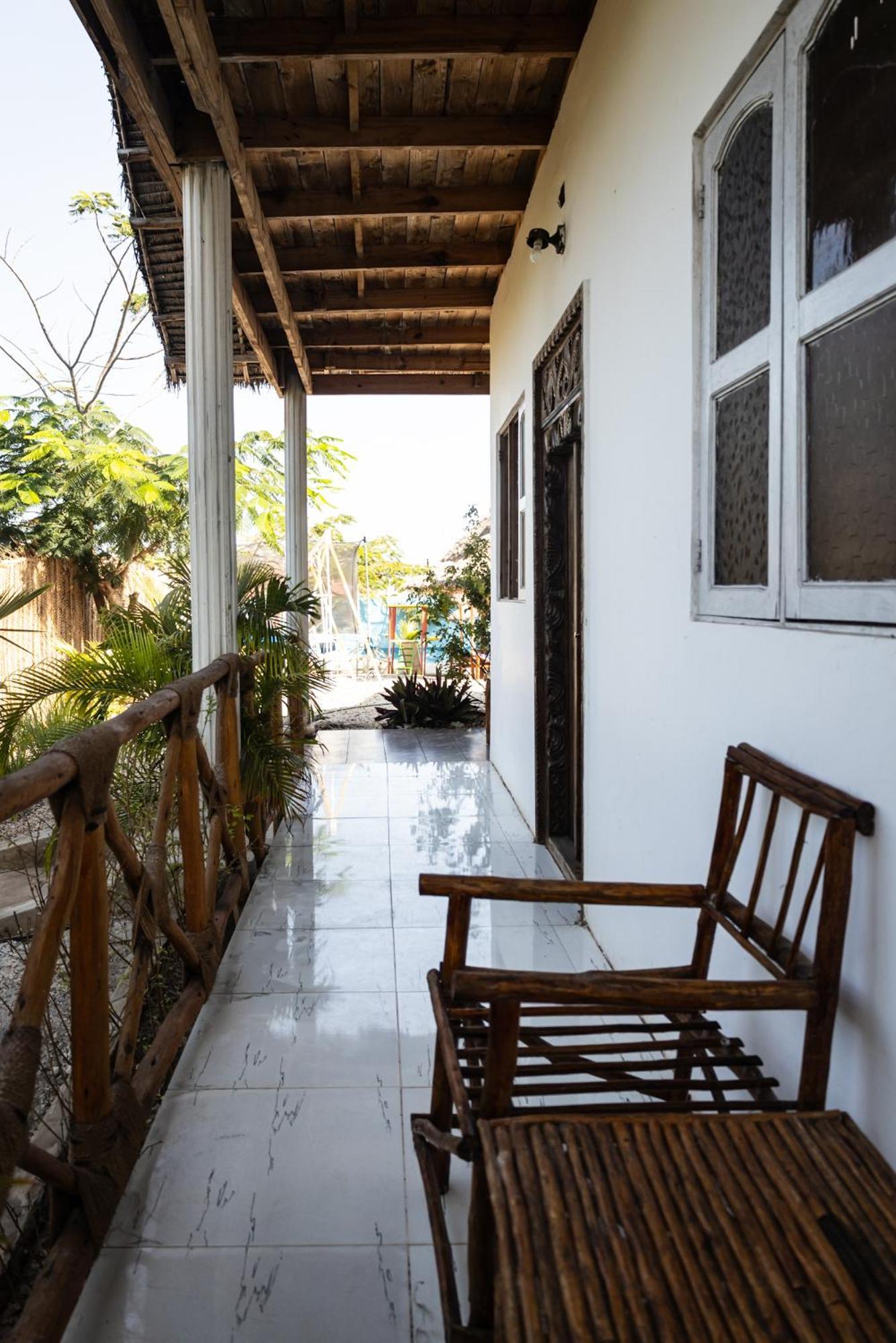 White Pearl Apartment
